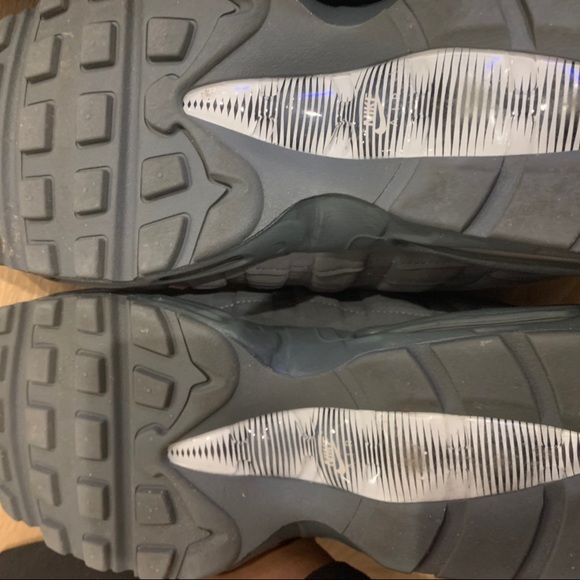 Sneaker - Picture 2 of 4